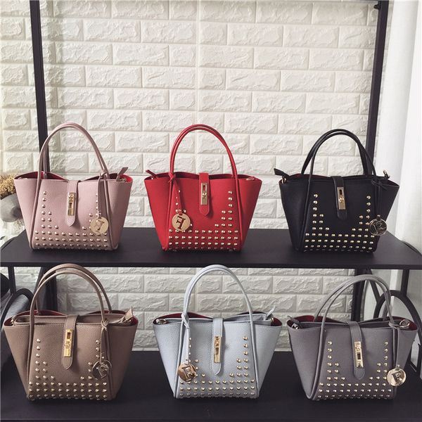 handbag 2021 personalized leisure daughter and son bag litchi pu lady's one shoulder messenger
handbag 2021 personalized leisure daughter and son bag litchi pu lady's one shoulder messenger