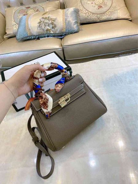luxurys designer handbags middle zipper motorcycle single shoulder inner patch lock for women yyds
luxurys designer handbags middle zipper motorcycle single shoulder inner patch lock for women yyds