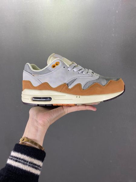 (with box)2022 patta monarch running shoes men women metallic silver pure platinum sports sneaker
(with box)2022 patta monarch running shoes men women metallic silver pure platinum sports sneaker