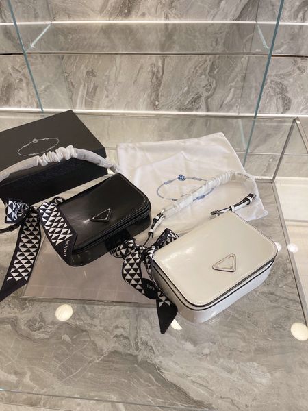 wholesale designer bags shoulder bag women luxury underarm portable handbags fashion brand designer's tote with silk
wholesale designer bags shoulder bag women luxury underarm portable handbags fashion brand designer's tote with silk