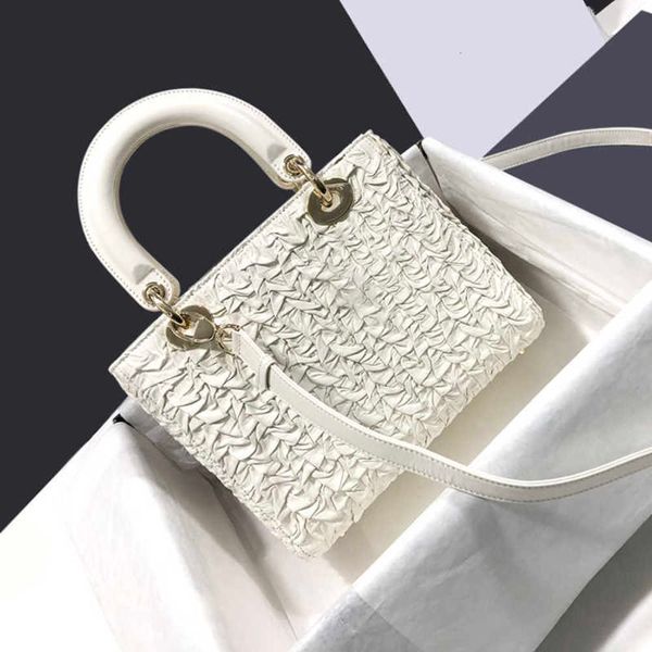 7a+designers the new series five lattice wave crack packets elegant style and aesthetic feeling with wide thin shoulder straps genuine leath
7a+designers the new series five lattice wave crack packets elegant style and aesthetic feeling with wide thin shoulder straps genuine leath