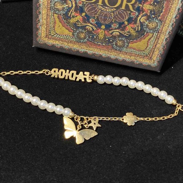 2021 new designer products of family pearl flash diamond letter butterfly necklace women's super immortal choker bracelet, Silver
2021 new designer products of family pearl flash diamond letter butterfly necklace women's super immortal choker bracelet, Silver