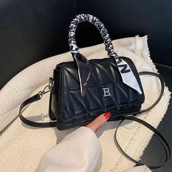 2022 factory wholesale new silk scarf portable hourglass women's leisure personalized single shoulder messenger small square, Black;red
2022 factory wholesale new silk scarf portable hourglass women's leisure personalized single shoulder messenger small square, Black;red