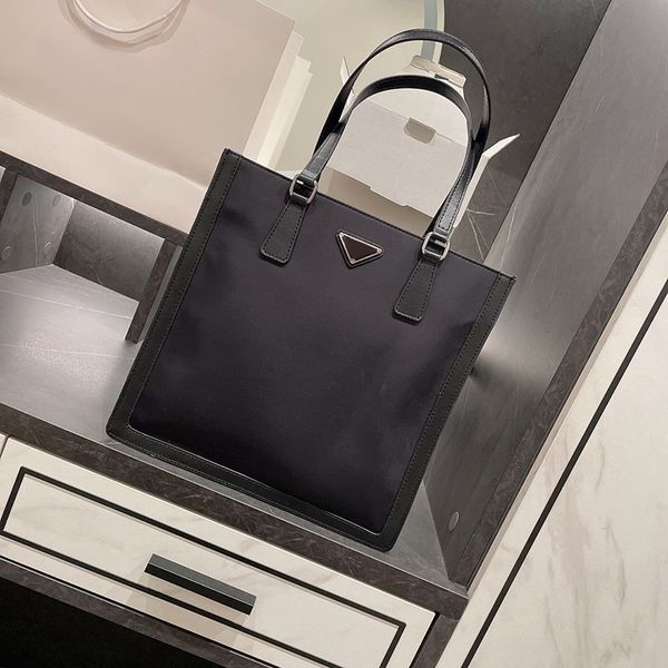 2021 winter new totes crossbody bag designer luxury handbags cross body purse different colors nylon genuine leather fashion high-quality
2021 winter new totes crossbody bag designer luxury handbags cross body purse different colors nylon genuine leather fashion high-quality