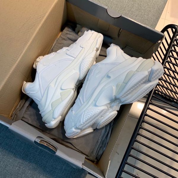 motorcycle boots sports shoes running triple whites men women trainers skateboardingones highs low white outdoor athletic sneakers with box
motorcycle boots sports shoes running triple whites men women trainers skateboardingones highs low white outdoor athletic sneakers with box