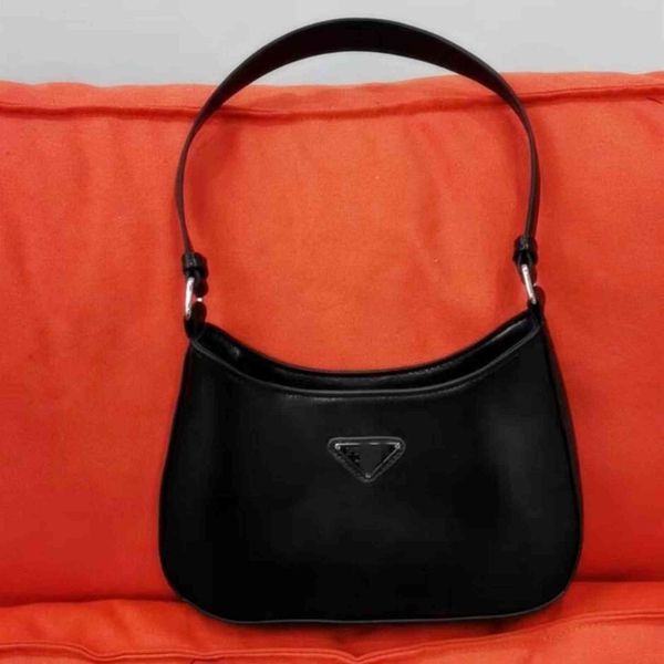 design new saddle bag hobo underarm bag magic stick bright leather one shoulder portable mirror women's purses outlet
design new saddle bag hobo underarm bag magic stick bright leather one shoulder portable mirror women's purses outlet