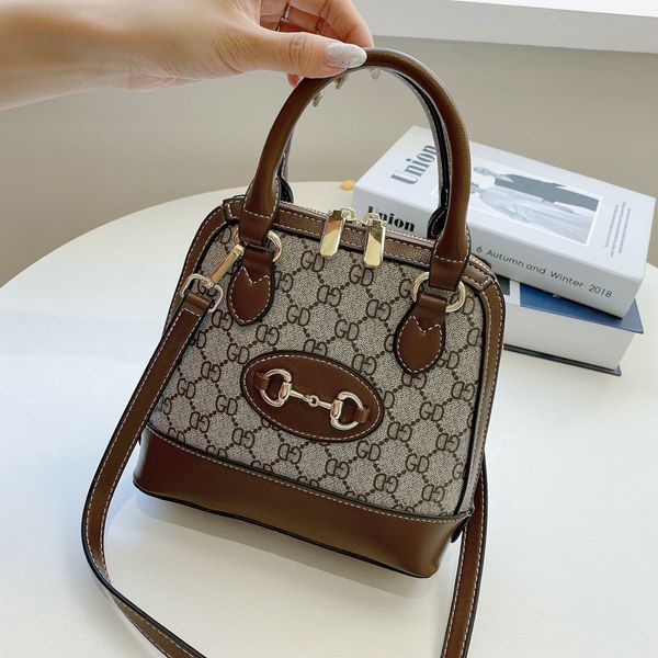 luxury handbags design sense women's summer new fashion letter one shoulder hand foreign style messenger shell bag
luxury handbags design sense women's summer new fashion letter one shoulder hand foreign style messenger shell bag