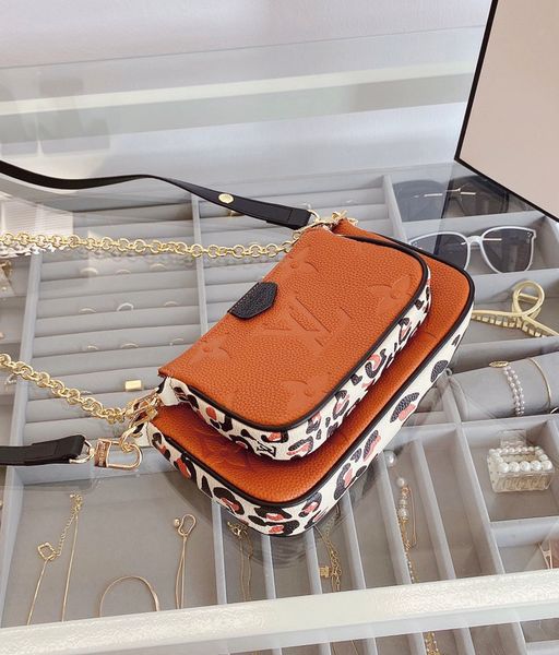 women 2-piece set designers bags shoulder bag tote brand letter embossing genuine leather chain 24*13 cm 4 color 06
women 2-piece set designers bags shoulder bag tote brand letter embossing genuine leather chain 24*13 cm 4 color 06