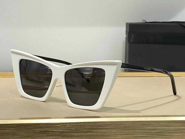 summer sunglasses for men and women cat eye style 372 anti-ultraviolet retro plate full frame fashion eyeglasses random box, White;black
summer sunglasses for men and women cat eye style 372 anti-ultraviolet retro plate full frame fashion eyeglasses random box, White;black