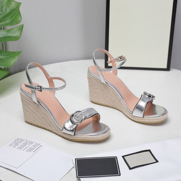2021 casual sandals and slippers high-heeled outdoor sports show classic cartoon simple atmosphere leather quality size batch 35-41, Black
2021 casual sandals and slippers high-heeled outdoor sports show classic cartoon simple atmosphere leather quality size batch 35-41, Black