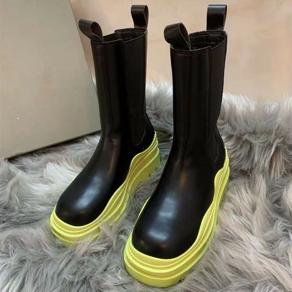 2021 b martin medium thick soled single chelsea leather chimney short boots, Black
2021 b martin medium thick soled single chelsea leather chimney short boots, Black