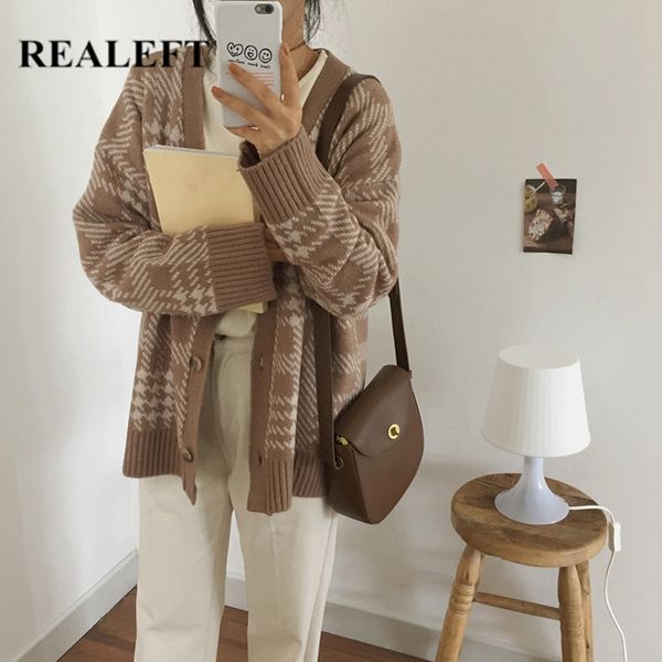 autumn winter vintage plaid women's cardigans sweater v-neck korean style buttons knitted chic sweaters female 210428, White
autumn winter vintage plaid women's cardigans sweater v-neck korean style buttons knitted chic sweaters female 210428, White