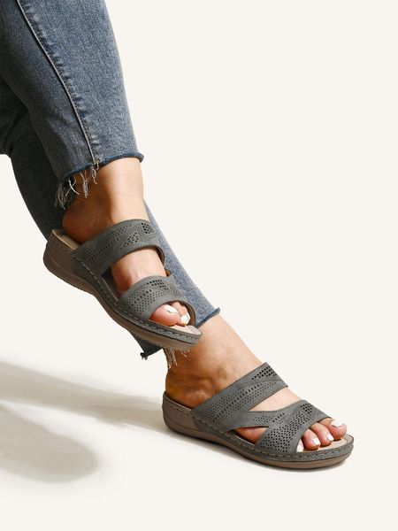 summer mid-heel soft-soled sandals and slippers, round head fashion hollow wedge with female slippers, Black
summer mid-heel soft-soled sandals and slippers, round head fashion hollow wedge with female slippers, Black
