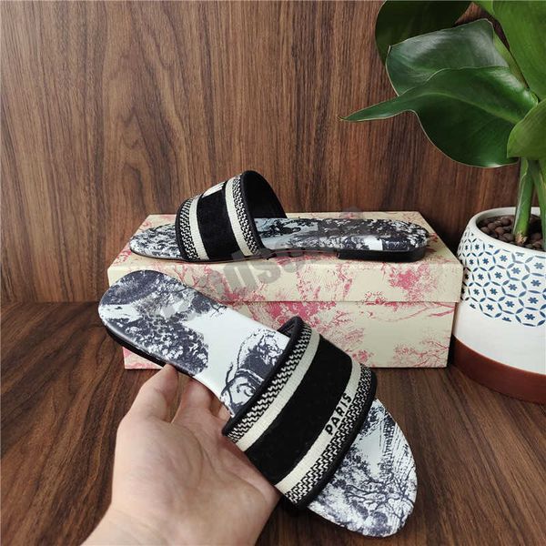 2021 Top Quality Men Women Slides Summer Slippers Beach Indoor Luxury Flat Sandals Flip Flops Spike Sandal EUR 36-46, Black
2021 Top Quality Men Women Slides Summer Slippers Beach Indoor Luxury Flat Sandals Flip Flops Spike Sandal EUR 36-46, Black