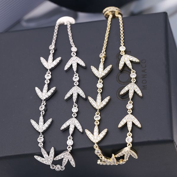new style korean brand luxury micro-inlaid zircon leaf adjustable bracelet jewelry temperament women high-end shiny zircon niche bracelet, Golden;silver
new style korean brand luxury micro-inlaid zircon leaf adjustable bracelet jewelry temperament women high-end shiny zircon niche bracelet, Golden;silver