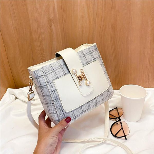 evening bags fashion buckle pearl decoration lattice women handbag net red texture messenger female bag simple trend one-shoulder bucket
evening bags fashion buckle pearl decoration lattice women handbag net red texture messenger female bag simple trend one-shoulder bucket