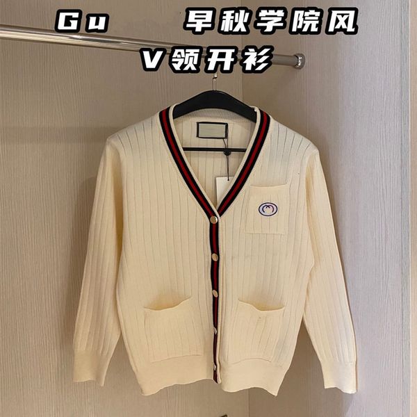 () gujia 21ss early autumn new embroidery double college style v-neck cardigan female 07132, White;black
() gujia 21ss early autumn new embroidery double college style v-neck cardigan female 07132, White;black
