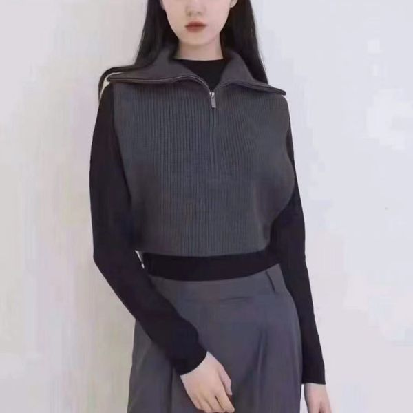 vt icic xiaohe 2021 autumn winter wool zipper short with knitted vt for women, Black;white
vt icic xiaohe 2021 autumn winter wool zipper short with knitted vt for women, Black;white