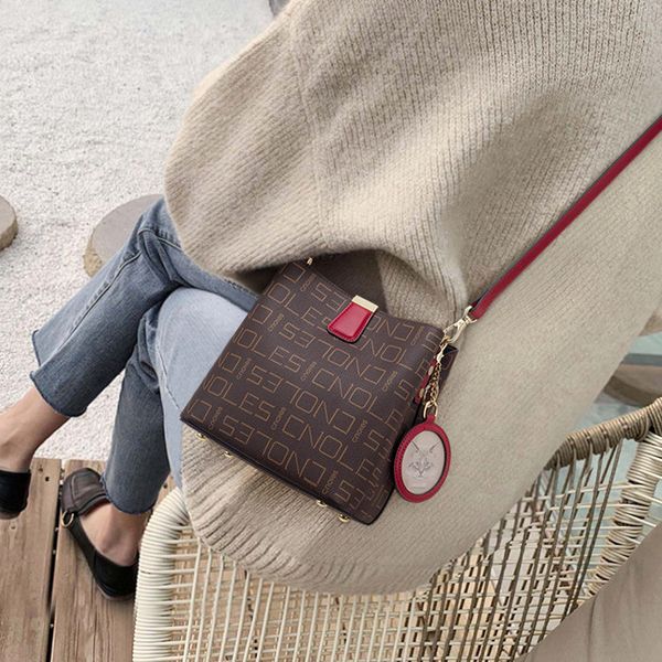 bag women 2021 new fashion messenger large capacity bucket women's versatile shoulder bag
bag women 2021 new fashion messenger large capacity bucket women's versatile shoulder bag