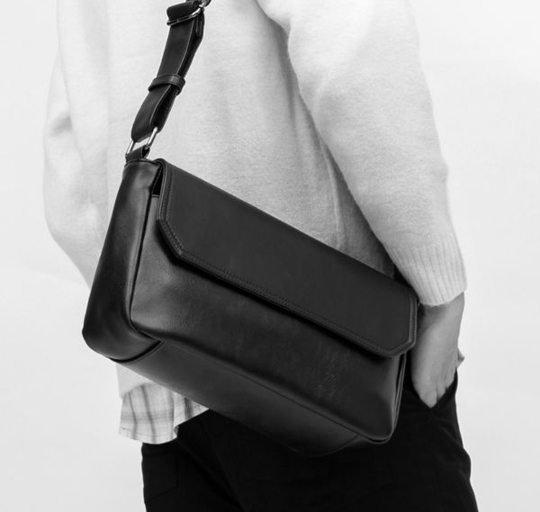 fashion designer men shoulder bag street casual one messenger bags flip commuter backpack mens cross body luxurys handbag polyester pu
fashion designer men shoulder bag street casual one messenger bags flip commuter backpack mens cross body luxurys handbag polyester pu