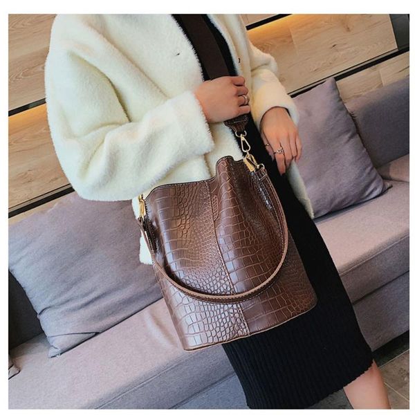 evening bags fashion women bucket bag pu leather messenger crossbody large-capacity version of wild crocodile pattern shoulder
evening bags fashion women bucket bag pu leather messenger crossbody large-capacity version of wild crocodile pattern shoulder