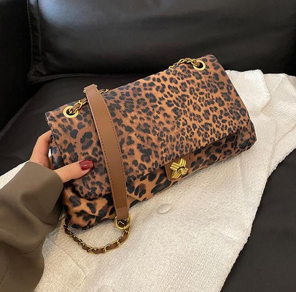 women leathers shoulder bags elegant atmosphere printed handbag street personality leopard chain bag clamshell-style foreign color contrast
women leathers shoulder bags elegant atmosphere printed handbag street personality leopard chain bag clamshell-style foreign color contrast