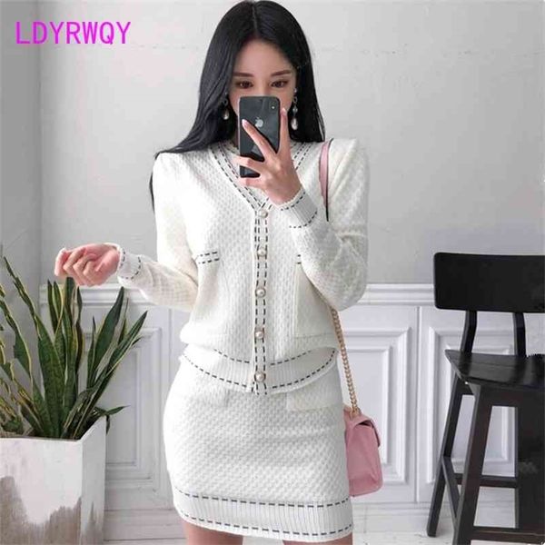 korean style early autumn temperament v-neck cardigan knit jacket + slim short-sleeved dress two-piece 210416, White
korean style early autumn temperament v-neck cardigan knit jacket + slim short-sleeved dress two-piece 210416, White