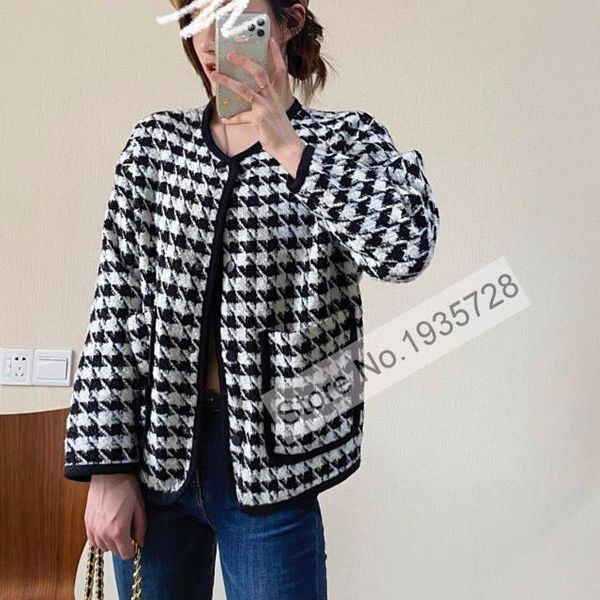 women's wool & blends ladies contrast striped v neckline blend knitted pullover top, Black
women's wool & blends ladies contrast striped v neckline blend knitted pullover top, Black