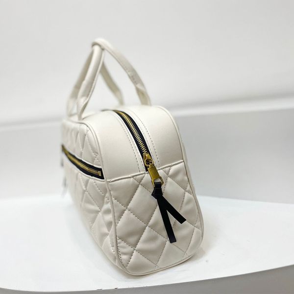 2021 material leather shoulder bag rhombus plaid quilted outdoor travel fitness designer handbag large capacity 33cm luxury wallet totes dia 
2021 material leather shoulder bag rhombus plaid quilted outdoor travel fitness designer handbag large capacity 33cm luxury wallet totes dia