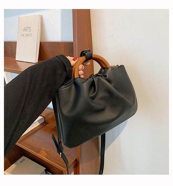 evening bags solid color pleated tote bag 2021 fashion soft pu leather women's designer handbag shoulder messenger
evening bags solid color pleated tote bag 2021 fashion soft pu leather women's designer handbag shoulder messenger