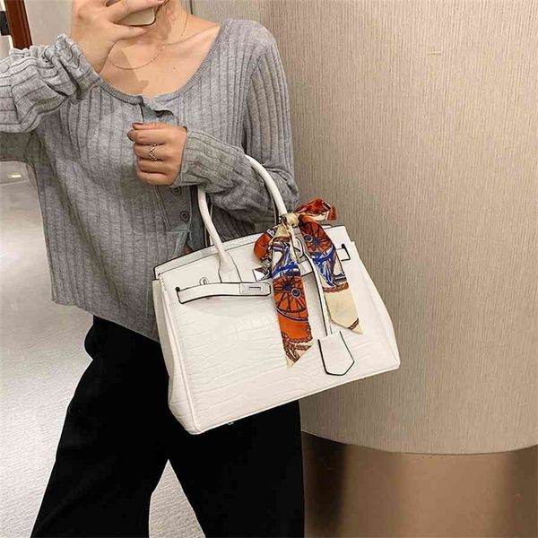 french texture 2021 new fashion versatile large capacity portable one shoulder women's kelly bag
french texture 2021 new fashion versatile large capacity portable one shoulder women's kelly bag