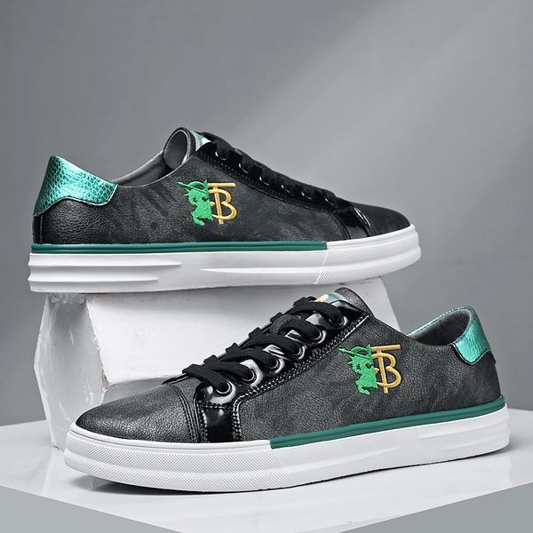 2021 brand fashion black luxury glitter men casual shoes low cut flat embroidery shoes for men leather sneakers men
2021 brand fashion black luxury glitter men casual shoes low cut flat embroidery shoes for men leather sneakers men