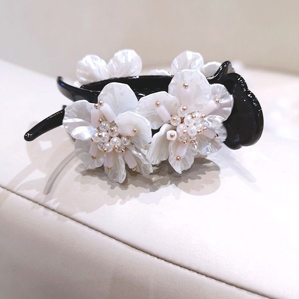 south designer east gate personality design acrylic crystal hair ornament pearl flower simple natural wind hair clip, Golden;silver
south designer east gate personality design acrylic crystal hair ornament pearl flower simple natural wind hair clip, Golden;silver