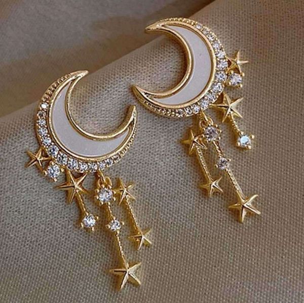 2021 mode temperament star moon women wild trend elegant fashion earrings wedding jewelry, Golden
2021 mode temperament star moon women wild trend elegant fashion earrings wedding jewelry, Golden