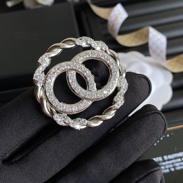 wholesaler diamond legers premium light luxury vintage ladies brooch brand design gold silver, Gray
wholesaler diamond legers premium light luxury vintage ladies brooch brand design gold silver, Gray