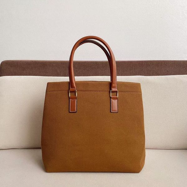 the new shopping bag cross section printed canvas and leather handbags to shoulder or hand inside zip pocket luxury goods wholesale
the new shopping bag cross section printed canvas and leather handbags to shoulder or hand inside zip pocket luxury goods wholesale