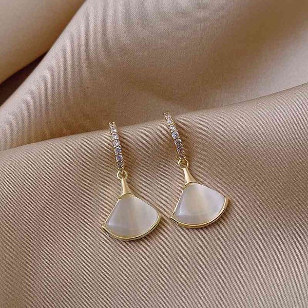 female korean temperament fan-shaped net red simple cold wind 2020 new fashion small and exquisite earrings, Black
female korean temperament fan-shaped net red simple cold wind 2020 new fashion small and exquisite earrings, Black