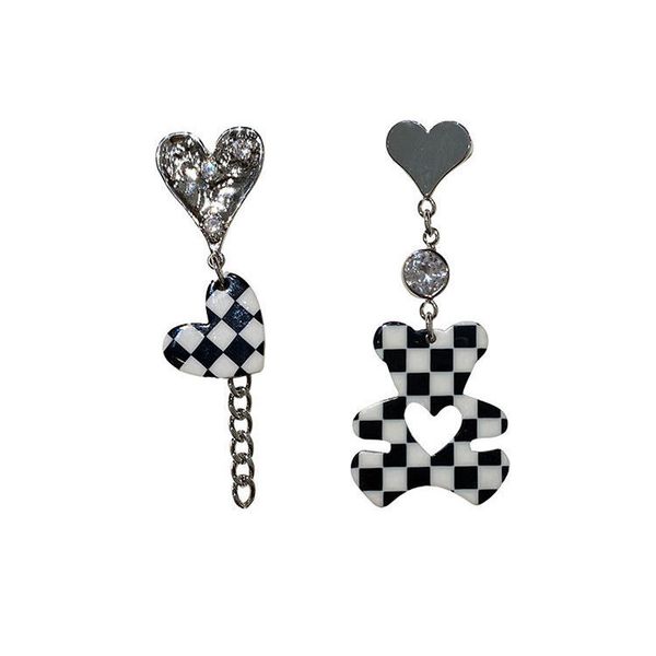 luxury asymmetric chessboard cub love earrings women's autumn and winter temperament net red earrings 2021 new trend, Golden;silver
luxury asymmetric chessboard cub love earrings women's autumn and winter temperament net red earrings 2021 new trend, Golden;silver