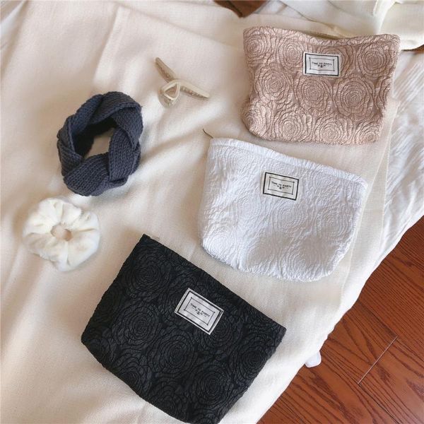 cosmetic bags & cases 2021 brand women zippered bag large rose letter print clutch for travel
cosmetic bags & cases 2021 brand women zippered bag large rose letter print clutch for travel