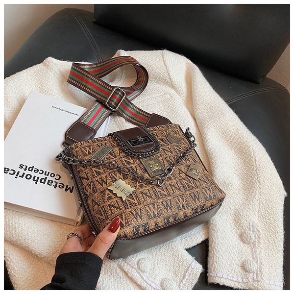 outlet online 70% off sale 2021 autumn trend women's bag fashion classic letter single shoulder messenger
outlet online 70% off sale 2021 autumn trend women's bag fashion classic letter single shoulder messenger