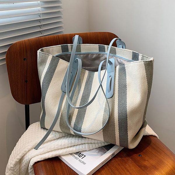 shoulder bags niche design large-capacity women's bag 2021 fashion canvas student handbag tote underarm width: 47cm
shoulder bags niche design large-capacity women's bag 2021 fashion canvas student handbag tote underarm width: 47cm
