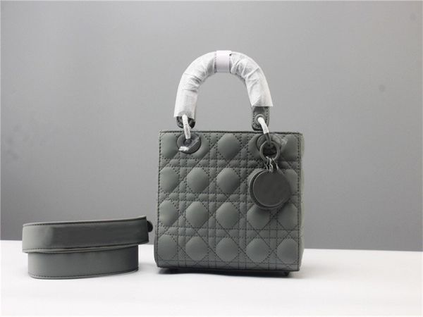 high-quality chain messenger bag fashion one-shoulder portable hourglass luxury designer evening dress women
high-quality chain messenger bag fashion one-shoulder portable hourglass luxury designer evening dress women