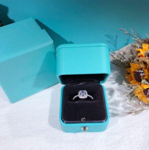 s925 sterling silver classic four-claw square diamond ring fashion temperament full diamond four- ring proposal female, Golden;silver
s925 sterling silver classic four-claw square diamond ring fashion temperament full diamond four- ring proposal female, Golden;silver