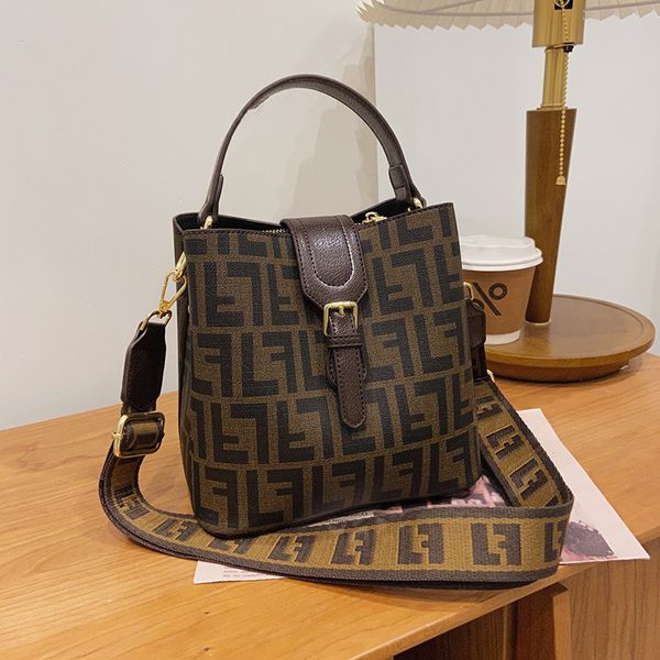 print womenfashion handbag women's luxurys popular handbag simple versatile one shoulder straddle bag bucket baghow5
print womenfashion handbag women's luxurys popular handbag simple versatile one shoulder straddle bag bucket baghow5