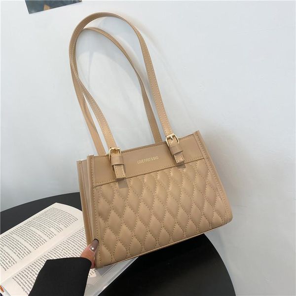 cross body brand bags women's 2021 korean fashion retro rhombus embroidery thread underarm bag one-shoulder baguette
cross body brand bags women's 2021 korean fashion retro rhombus embroidery thread underarm bag one-shoulder baguette