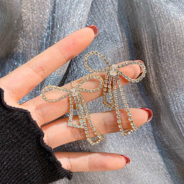 925 silver needle diamond butterfly tassel earrings fashion exaggeration personality net red temperament versatile long earrings
925 silver needle diamond butterfly tassel earrings fashion exaggeration personality net red temperament versatile long earrings