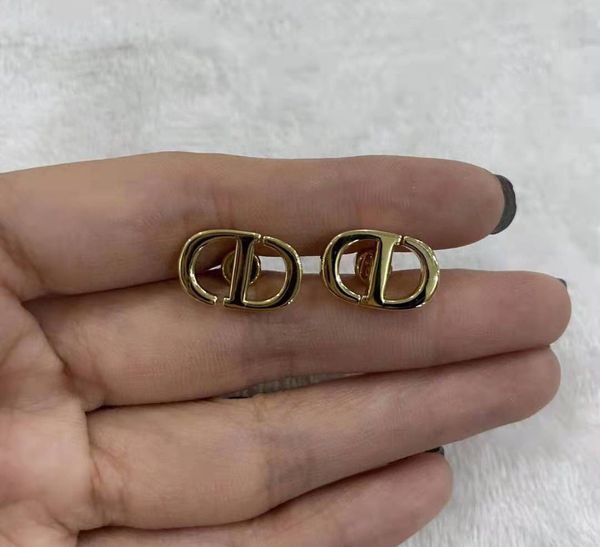 special offer 2021 luxury designer jewelry 2021 new classic letter earrings high version 925 silver needle versatile jewelry
special offer 2021 luxury designer jewelry 2021 new classic letter earrings high version 925 silver needle versatile jewelry