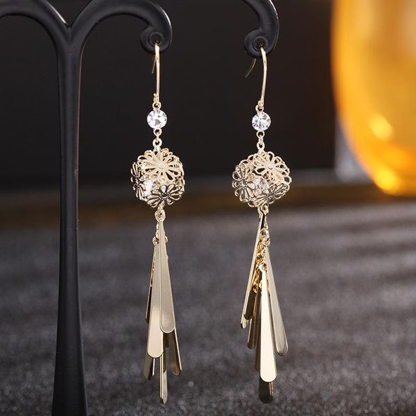 dangle & chandelier fashion gold color daisy flower drop earrings for women accessories, metal long tassel earings ear hook girl jewelry, Silver
dangle & chandelier fashion gold color daisy flower drop earrings for women accessories, metal long tassel earings ear hook girl jewelry, Silver