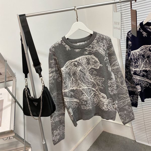 men's and women's 21ss early autumn new family jungle animal tiger embroidery sweater round neck pullover sweater, White;black
men's and women's 21ss early autumn new family jungle animal tiger embroidery sweater round neck pullover sweater, White;black