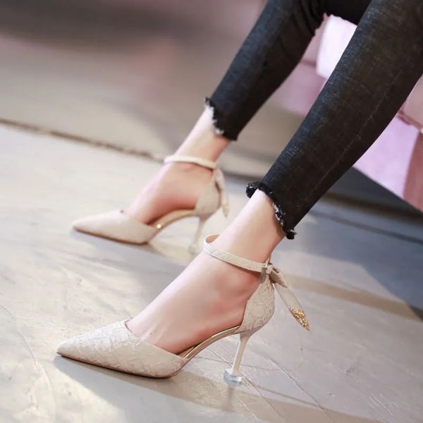 luxury dress shoes straight 2021 one line belt single shoe women's thin heel small frh bow high heels, Black
luxury dress shoes straight 2021 one line belt single shoe women's thin heel small frh bow high heels, Black
